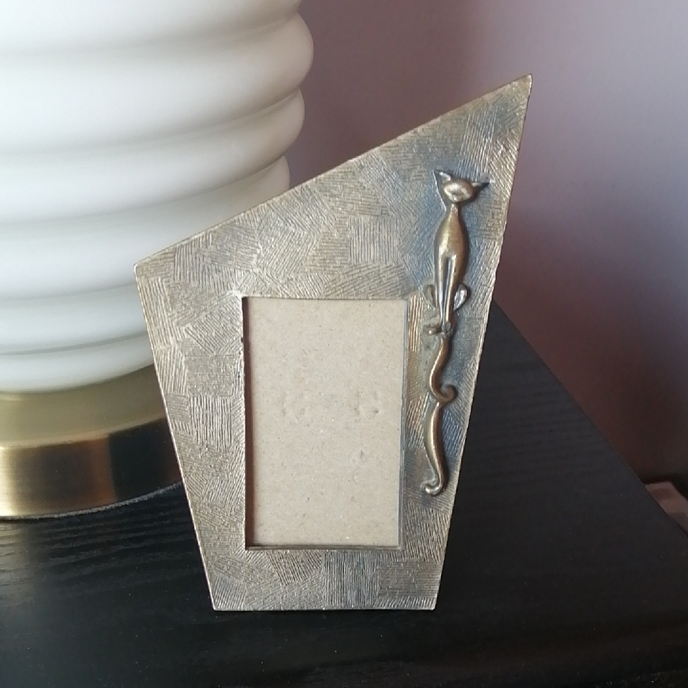 Abstract Picture Frame Cat Sculpture Design Geometric Shape Bronz Color